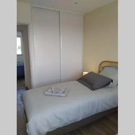 Maison De Pres De La A * Créances