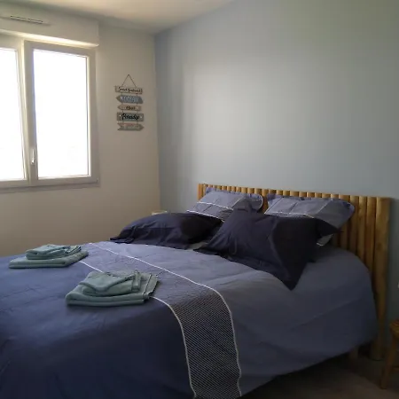 Maison De Pres De La A * Créances