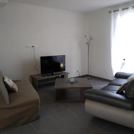 Maison De Pres De La A *