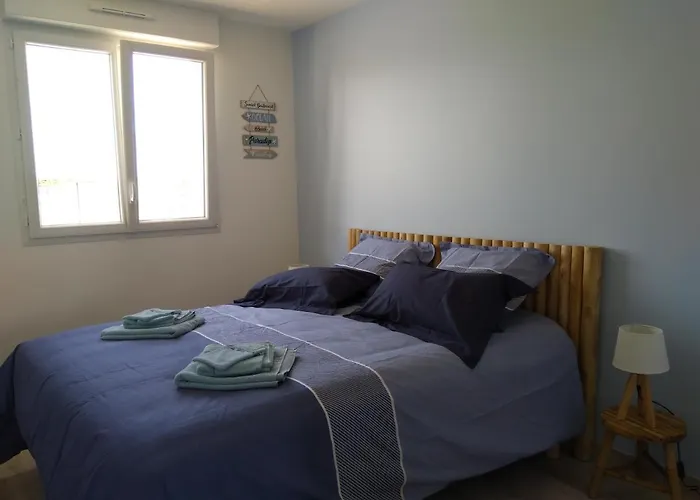 Maison De Pres De La A * Créances