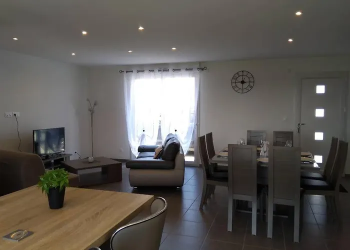 Maison De Pres De La A *